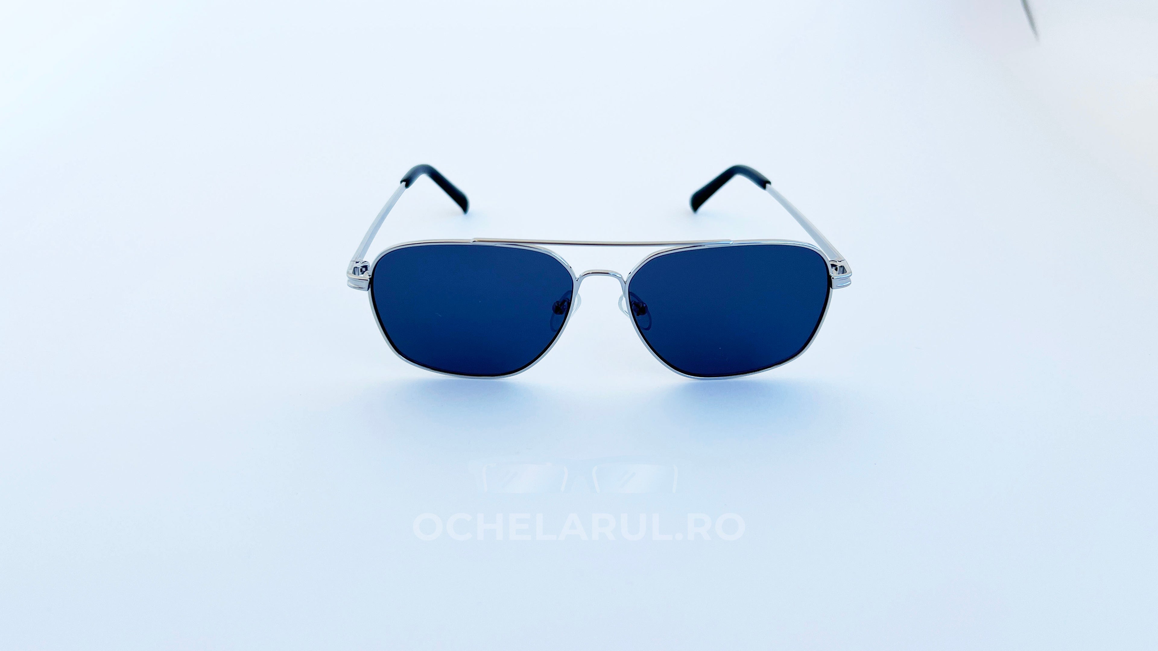 Ochelari de soare Aviator cu punte dubla, rama argintie si lentile negre, vedere frontala