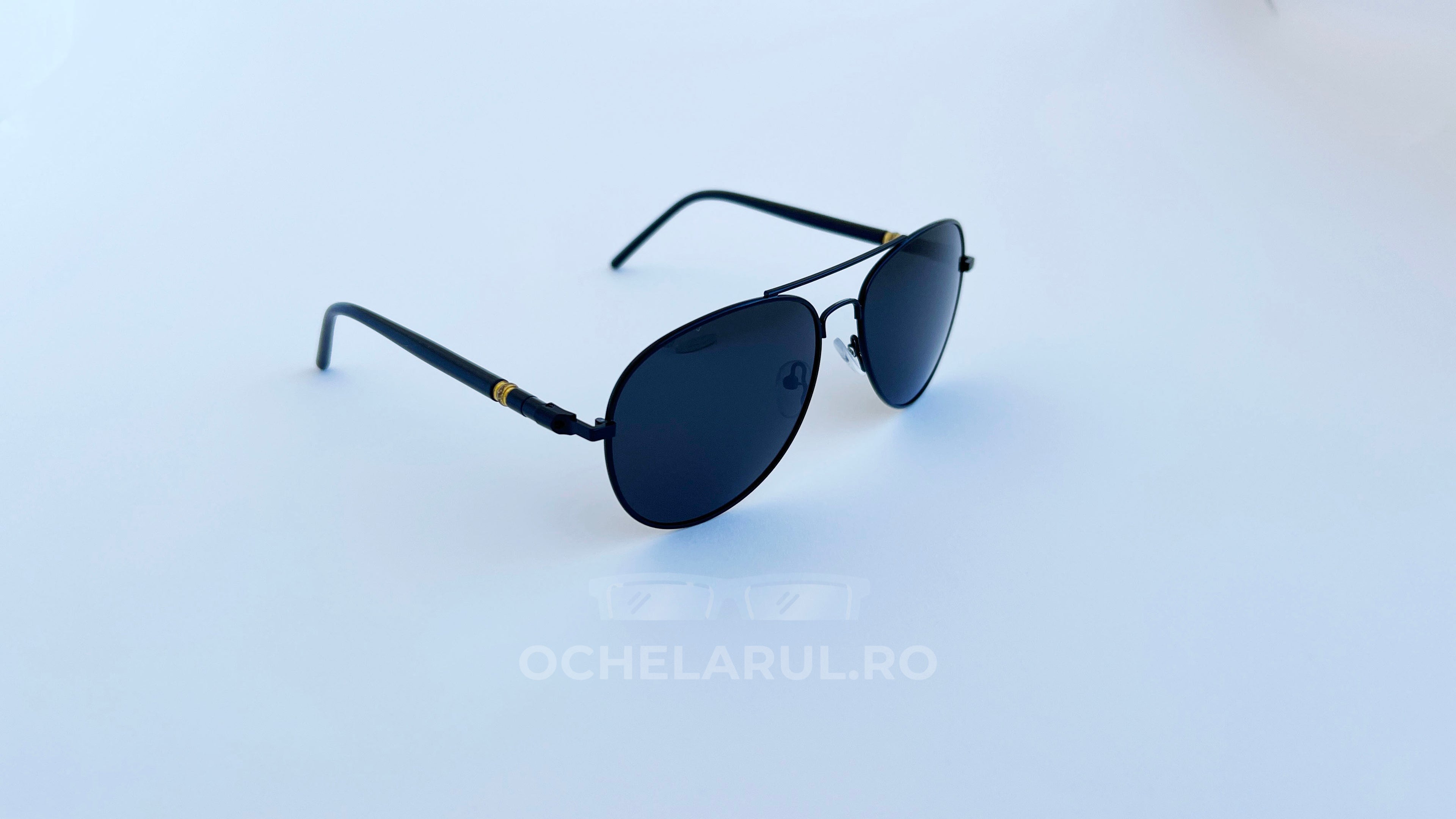 Ochelari de soare Aviator Polarizati, cu brate flexibile, rama neagra si lentile negre, prezentare