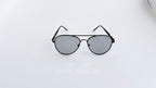 Ochelari de soare Aviator Polarizați cu rame negre și lentile gri, design clasic și elegant pentru bărbați.