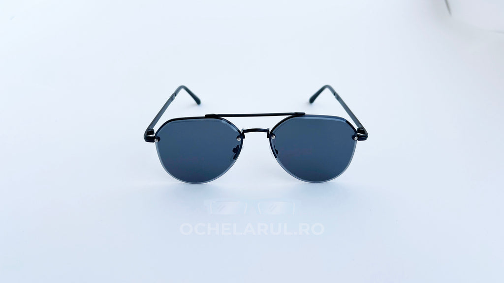 Ochelari de soare aviator style, rama neagra si lentile negre, vedere fata