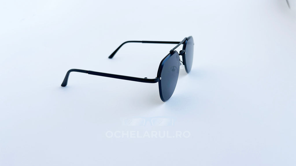 Ochelari de soare aviator style, rama neagra si lentile negre, vedere laterala