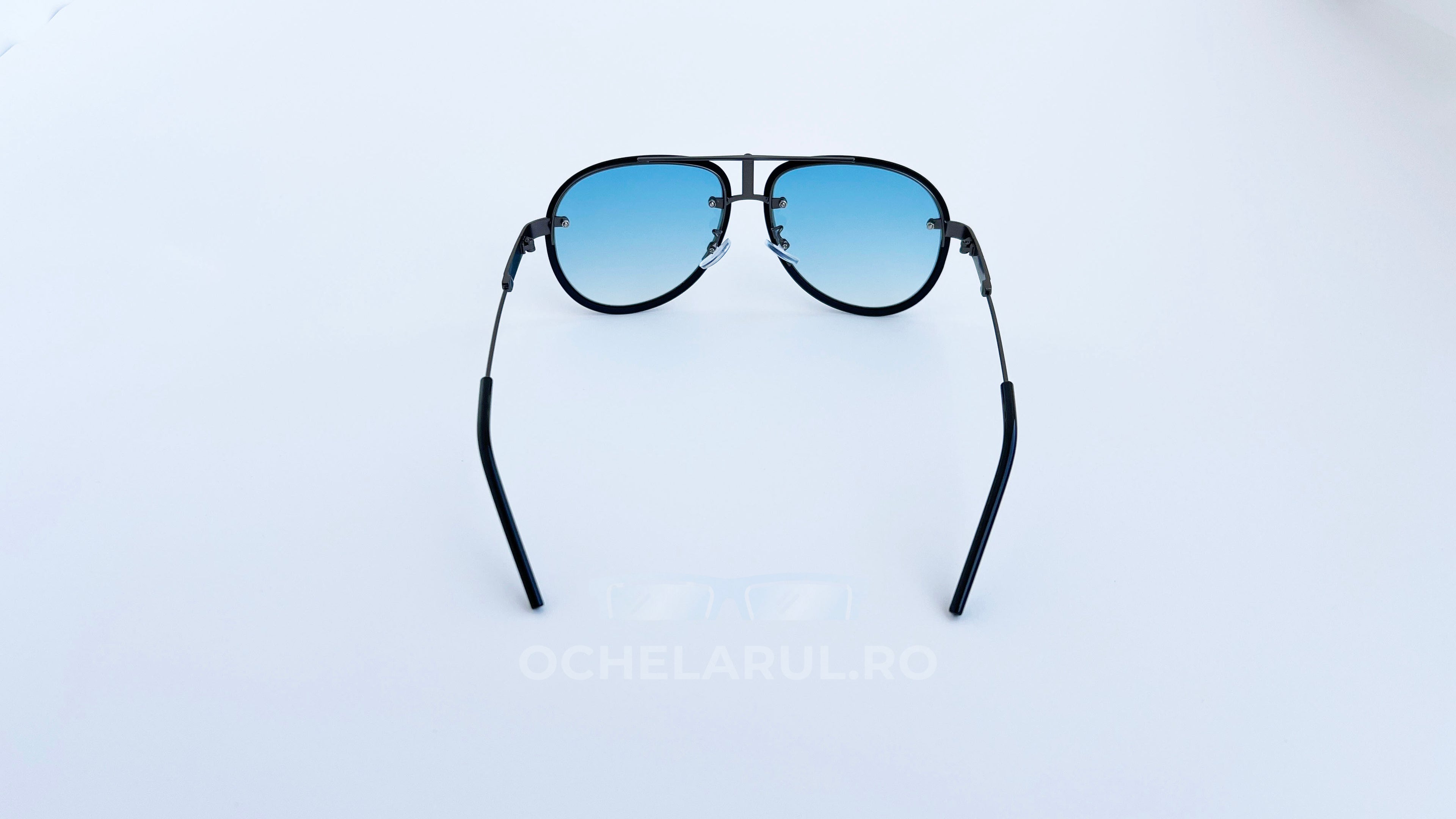 Ochelari de soare Carrera Glory style, rama neagra-gri si lentile albastre degrade, vedere spate