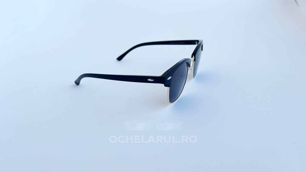 Ochelari de soare Clubmaster Polarizați negri pentru bărbați, cu rame robuste și lentile întunecate polarizate.