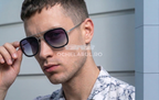 Ochelari de soare Dita Flight Style Polarizati - Fotocromatici - Rama argintie-neagra - Lentile violet degrade - Model purtand ochelarii pe fata