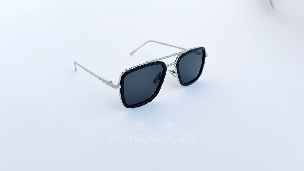 Ochelari Dita Flight Style cu rame argintii și lentile negre pătrate, stil modern pentru bărbați.
