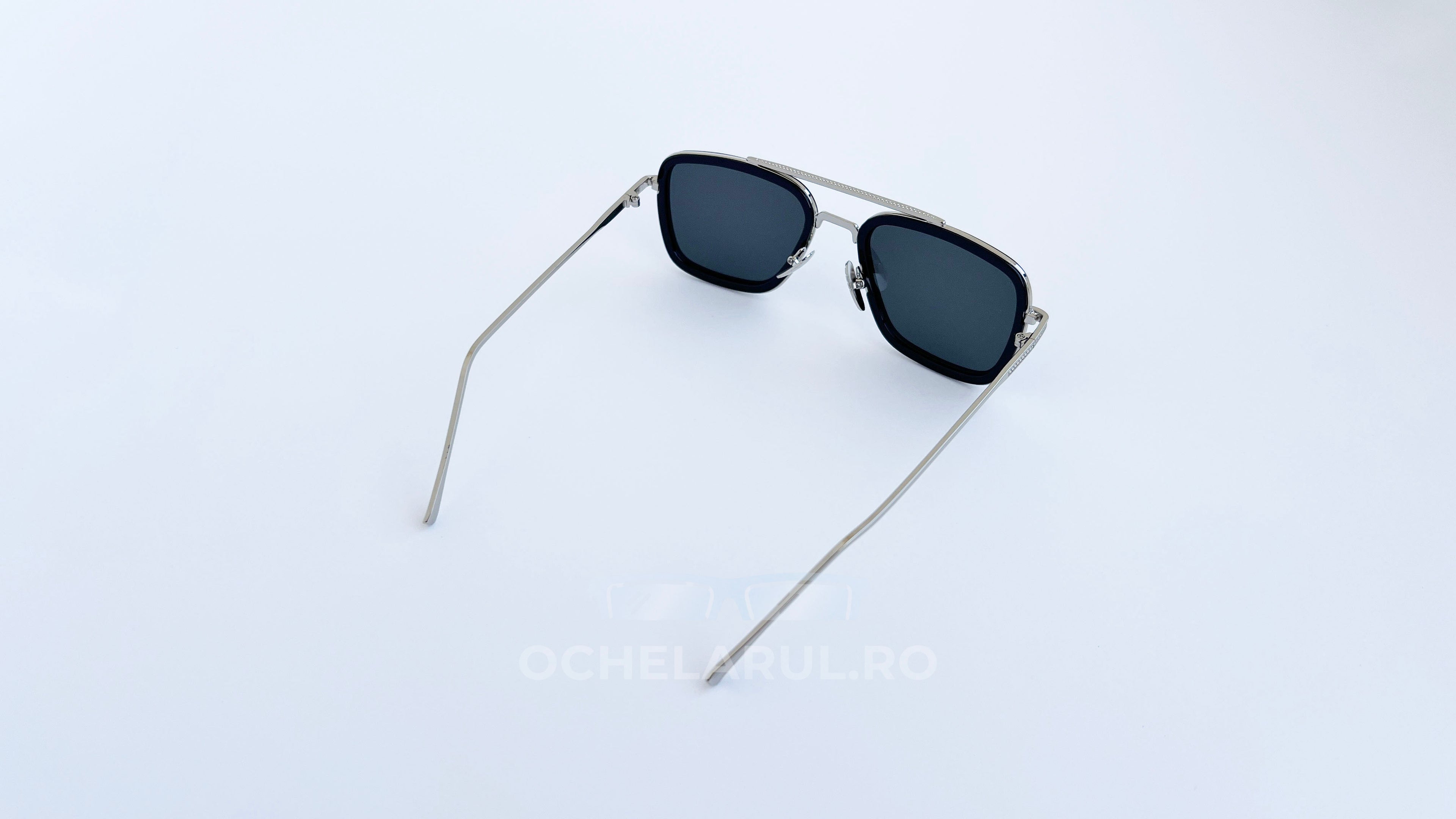 Ochelari Dita Flight Style cu rame subțiri argintii și lentile negre, ochelari de soare bărbați eleganți.