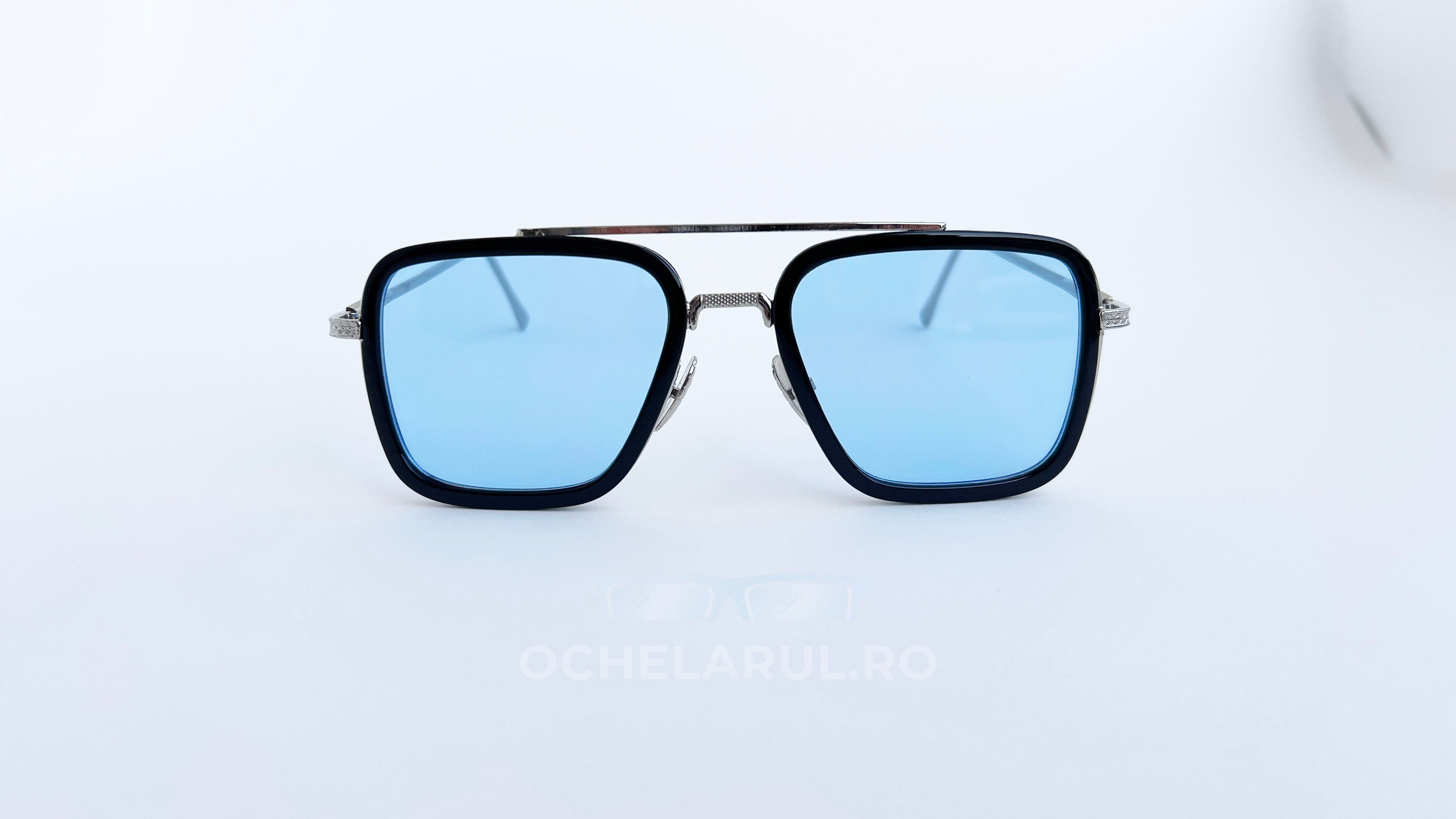 Ochelari de soare Dita Flight, rama argintie-neagra si lentile albastre degrade, vedere fata aproape