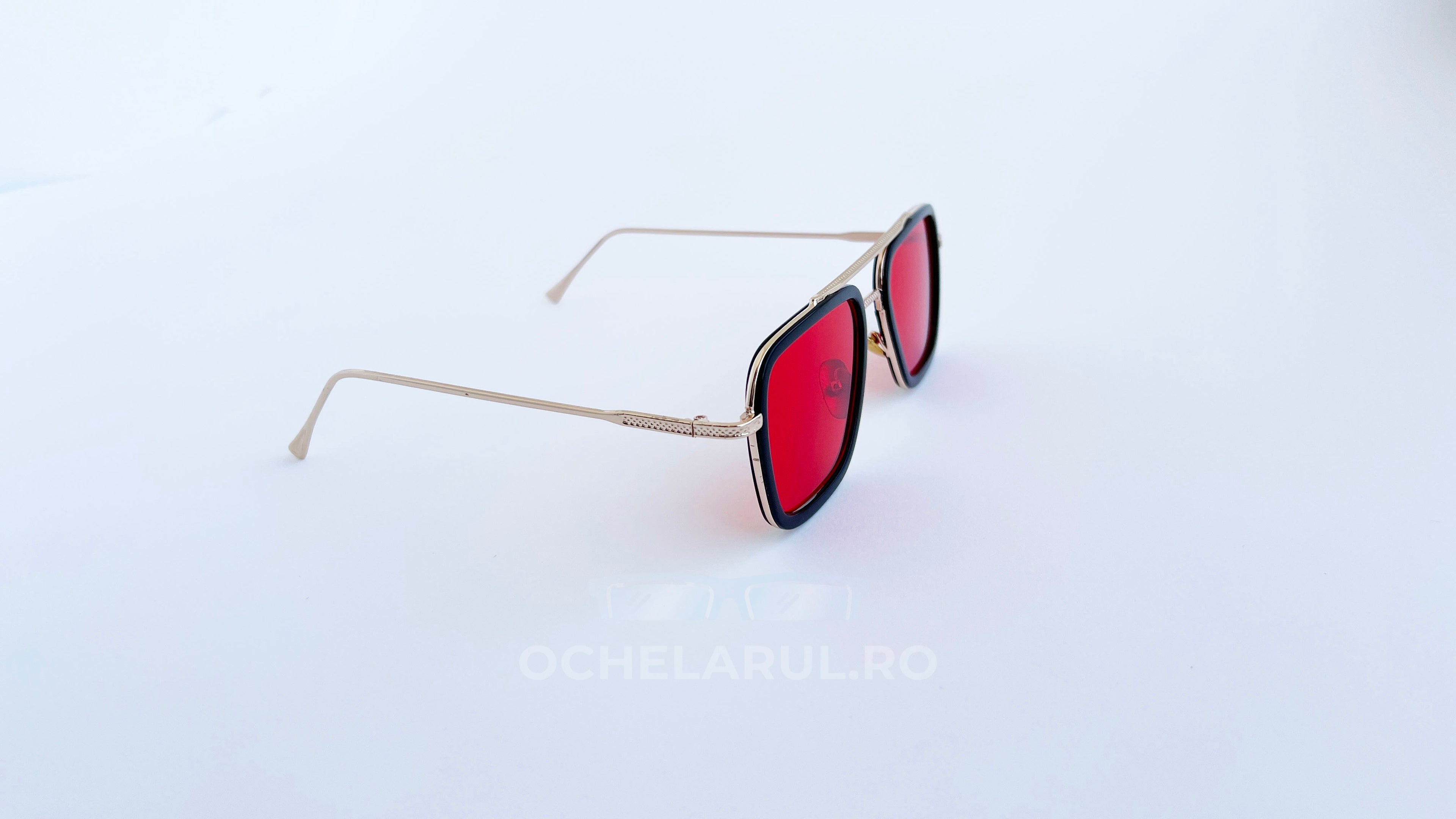 Ochelari de soare Dita Flight, rama aurie neagra si lentile rosii, vedere laterala