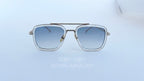 Ochelari Dita Flight Style cu rame aurii transparent, lentile gri degrade, ochelari de soare bărbați eleganți și moderni.