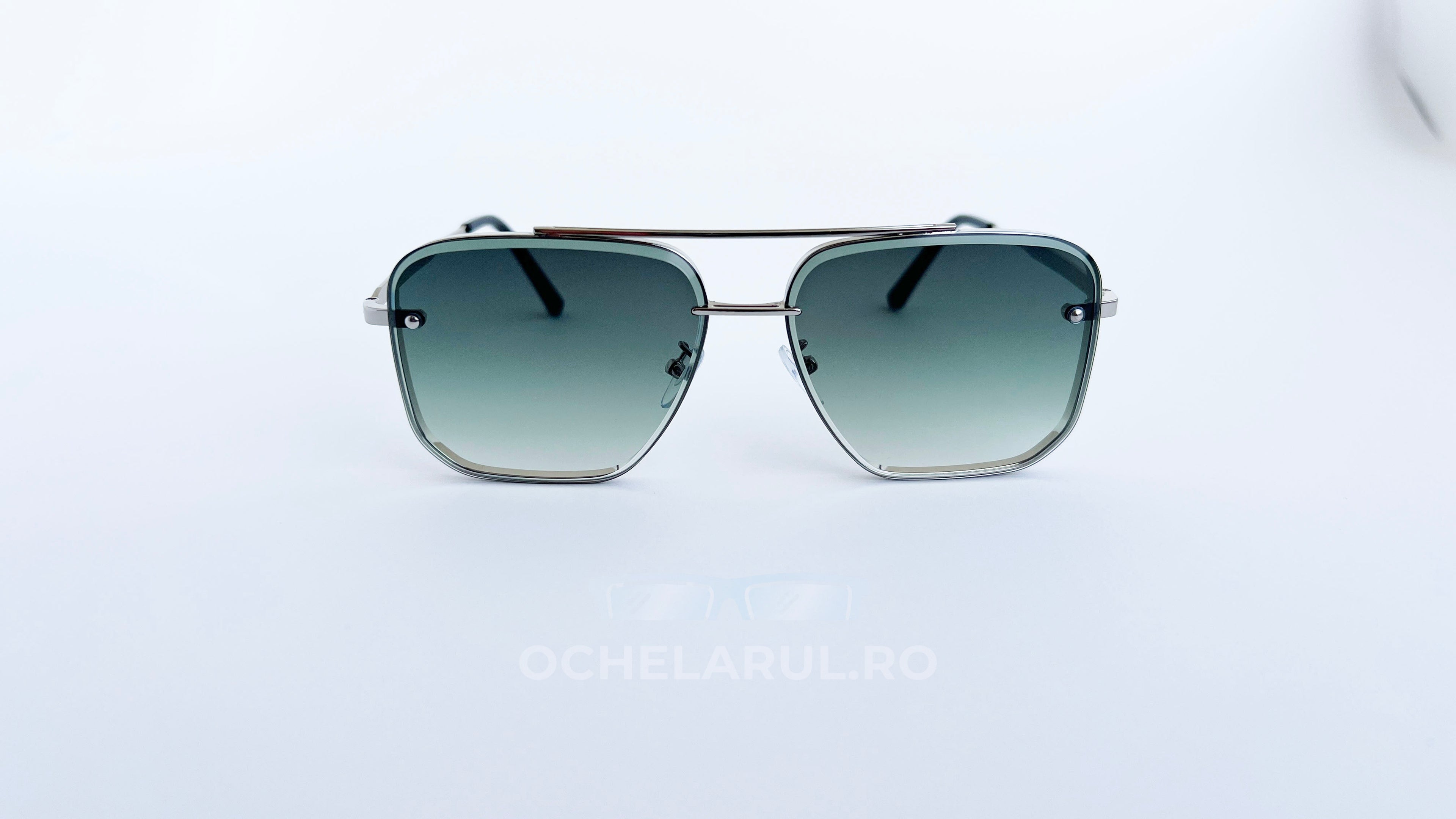 Ochelari de soare Dita Mach Six Style cu rame argintii și lentile verzi degrade, design masculin modern.