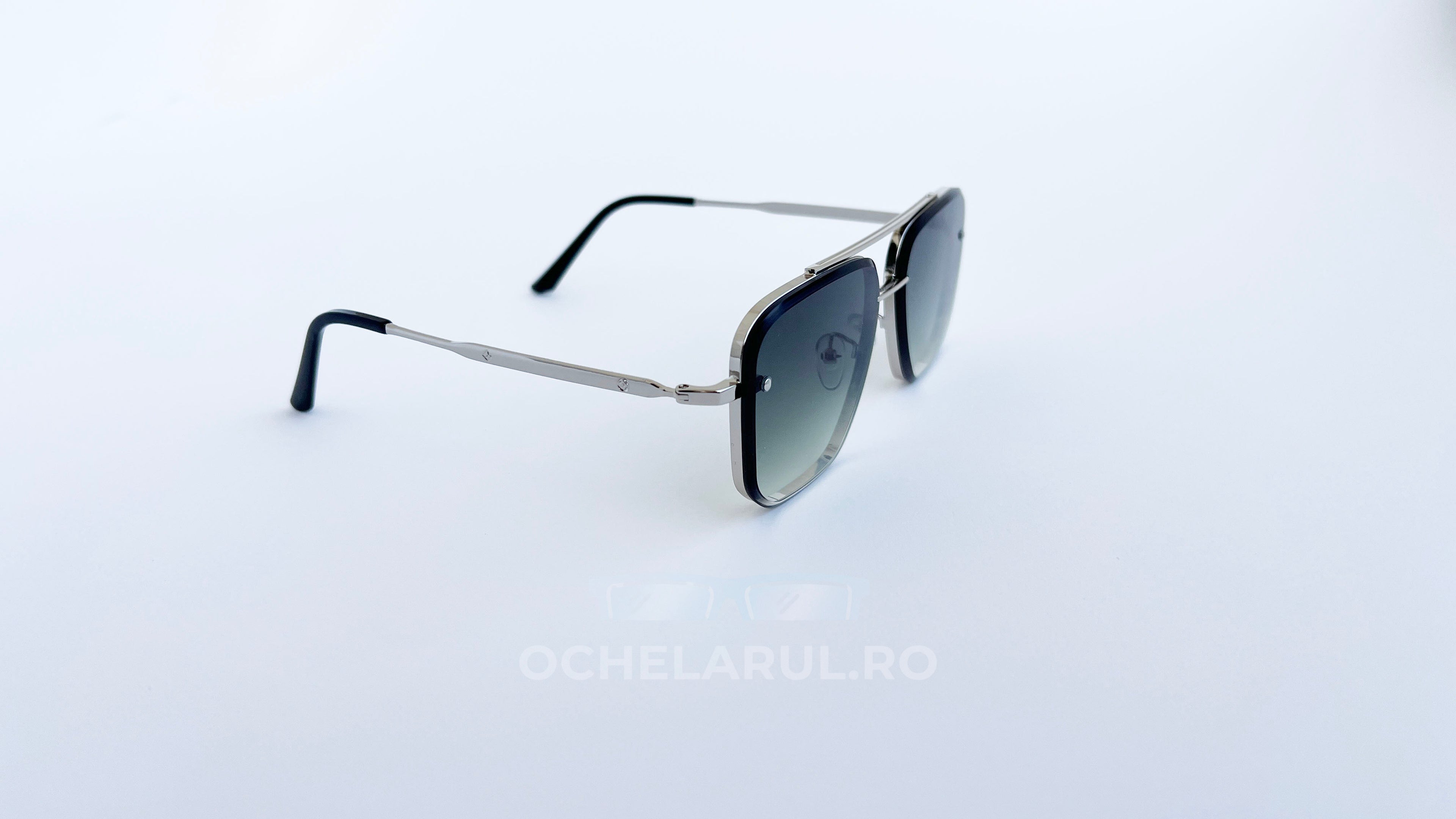 Ochelari de soare Dita Mach Six Style cu rame argintii și lentile verzi degrade pentru bărbați, elegantă și modernă.