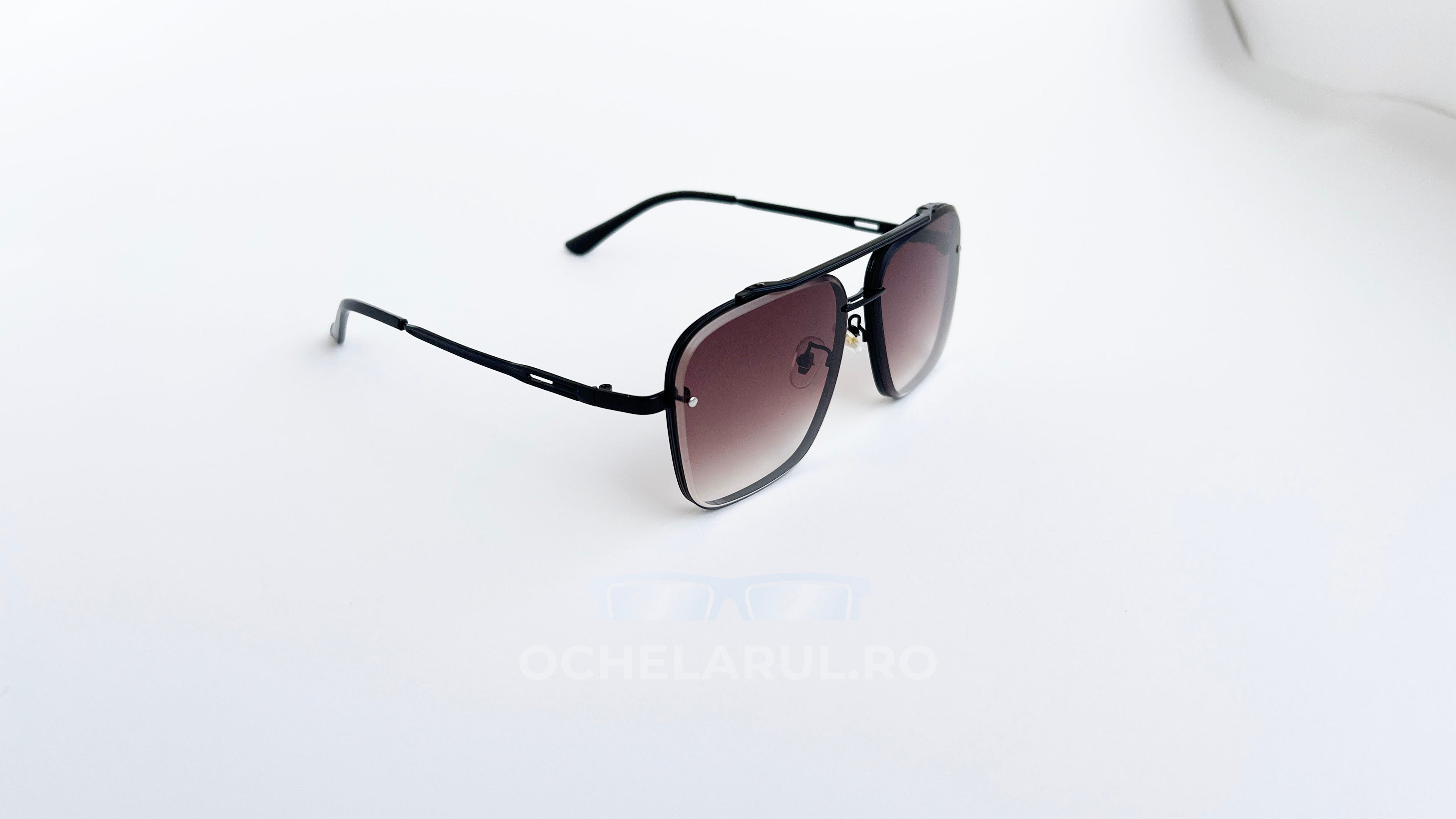 Ochelari de soare Dita Mach Six Style cu rame negre și lentile maro degrade, design masculin și elegant.