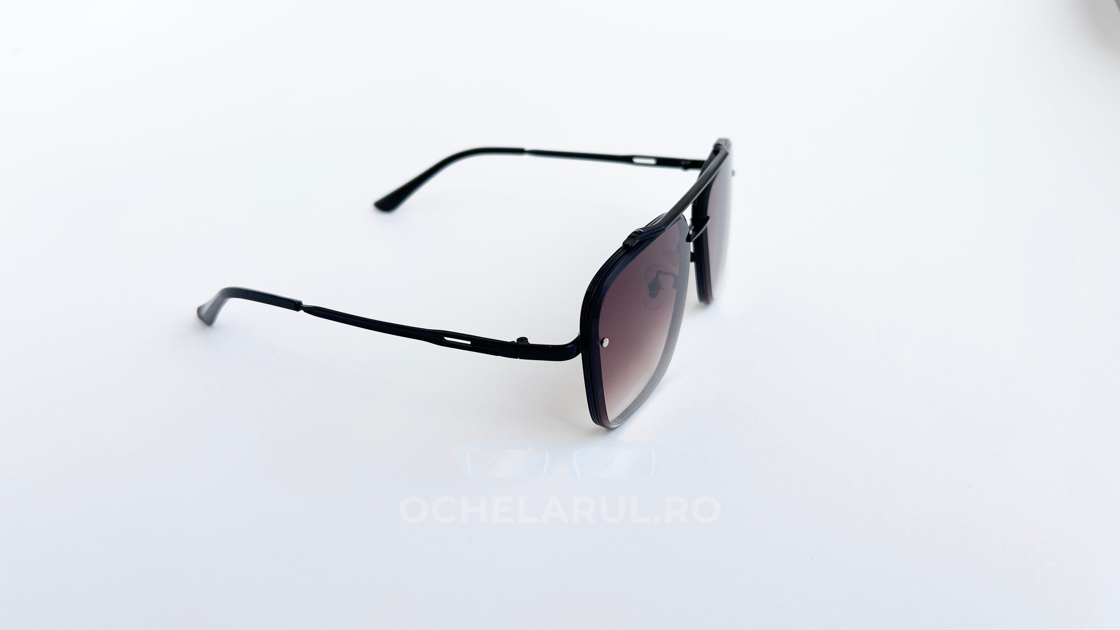 Ochelari de soare Dita Mach Six Style cu rame negre și lentile maro degrade, design masculin elegant.
