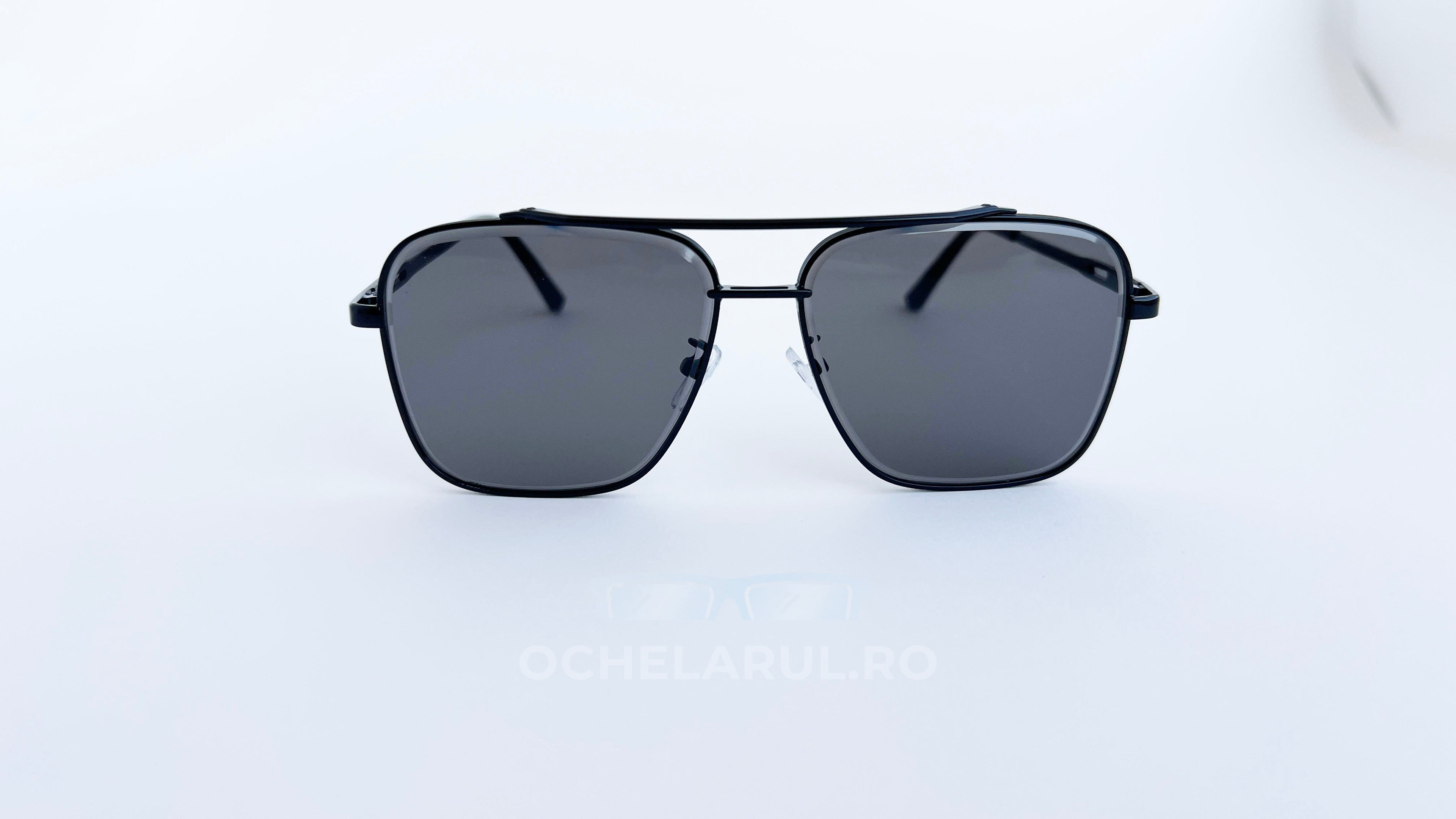 Ochelari de soare Dita Mach Six Style cu rame negre și lentile întunecate, model unisex pentru protecție solară.