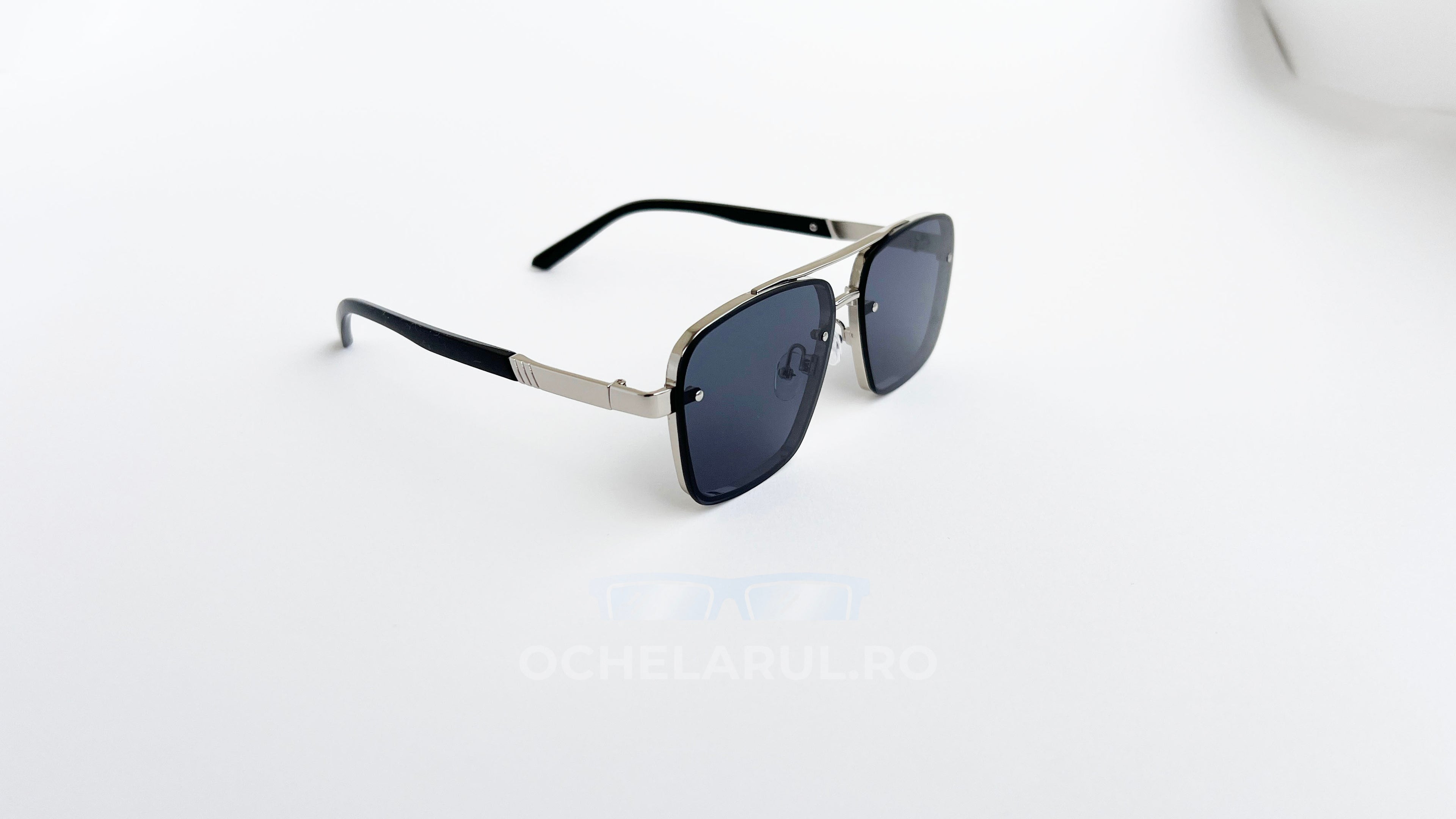 Ochelari de soare Dita Mach Six style, rama argintie-neagra si lentile negre, prezentare
