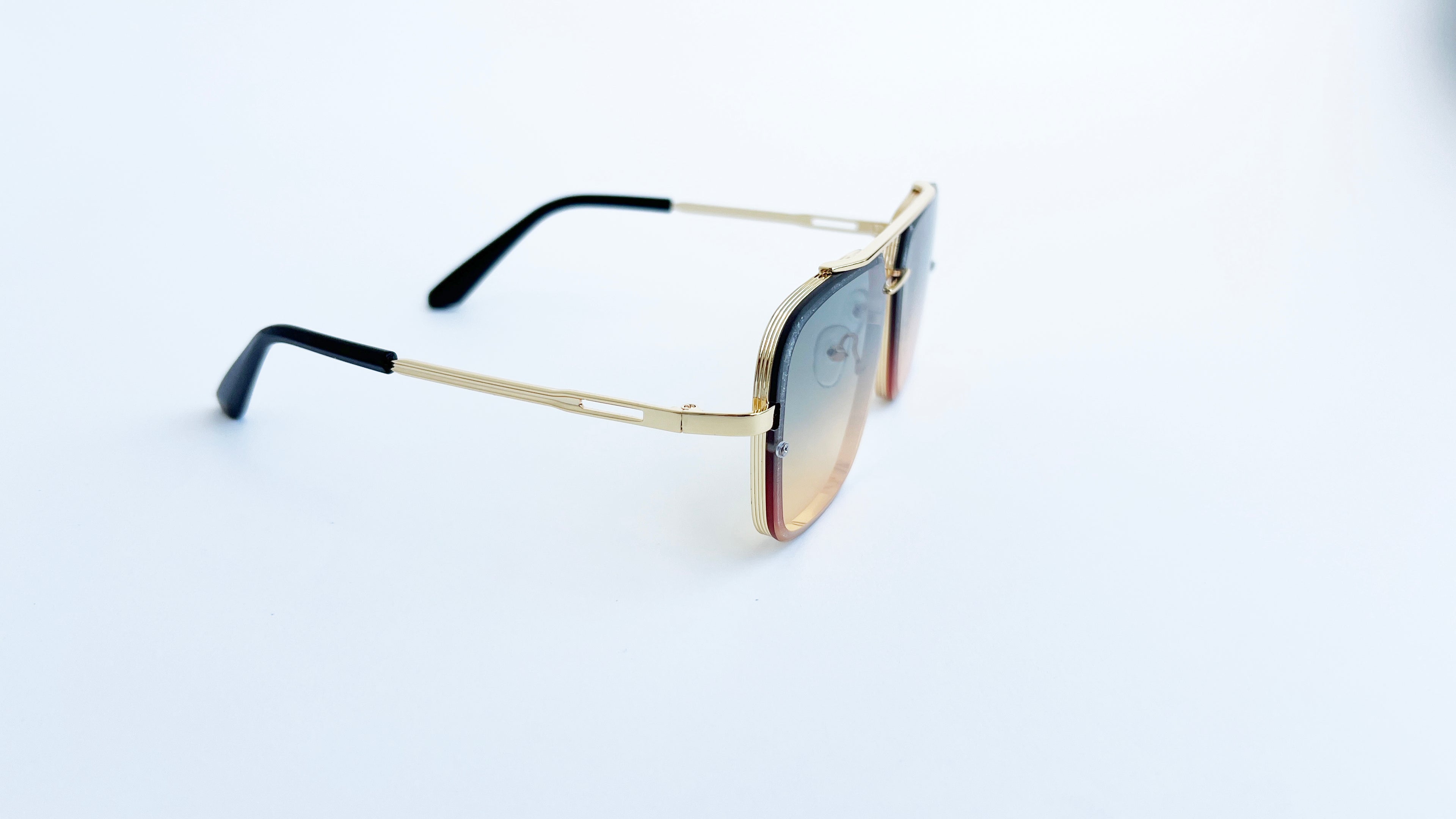 Ochelari de soare Dita Mach Six style, rama aurie si lentile verzi-portocalii degrade, vedere laterala