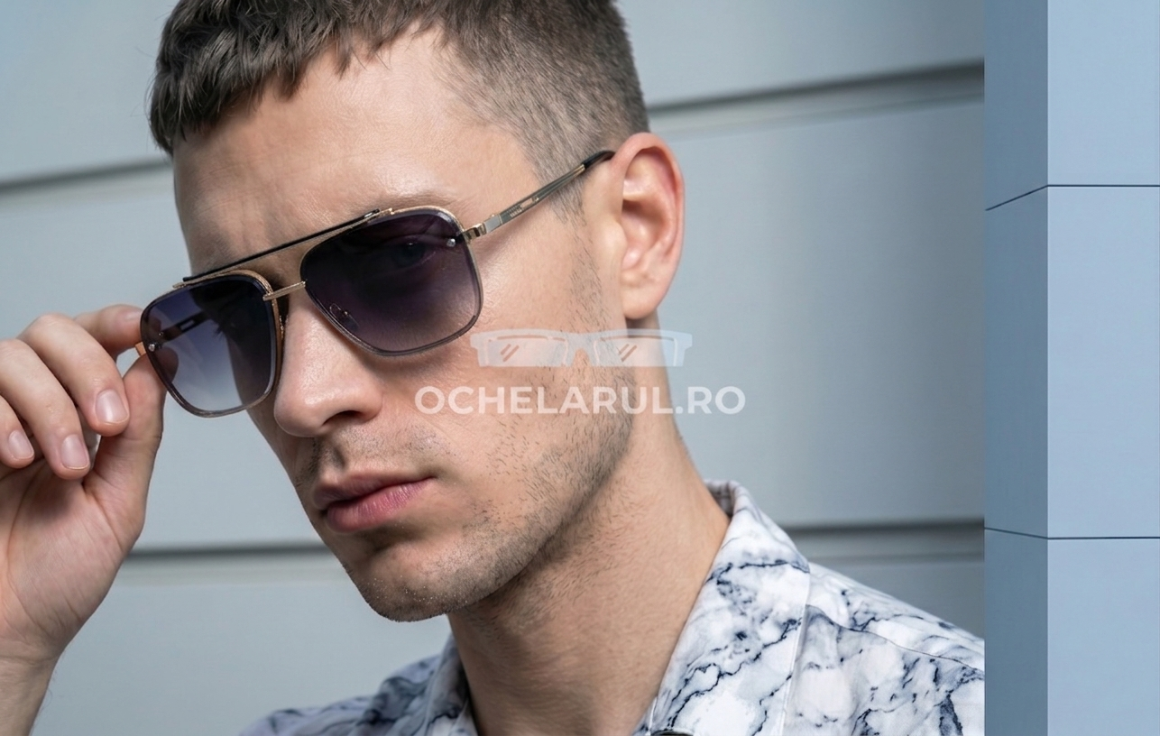 Bărbat purtând ochelari de soare Dita Mach Six Style cu rame aurii metalice și lentile violet degrade, ochelari de soare bărbați de la ochelarul.ro.