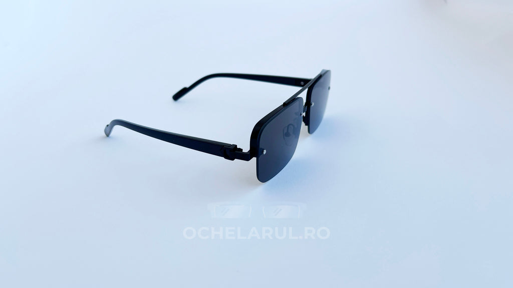 Ochelari de soare Dreptunghiulari cu rame negre și lentile întunecate, design modern pentru bărbați.