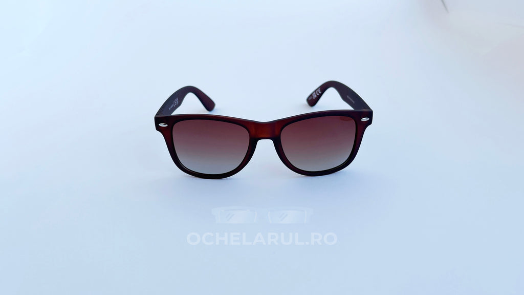 Ochelari de soare Justin Polarizați cu rame maro și lentile degrade pentru protecție UV optimă și stil masculin.