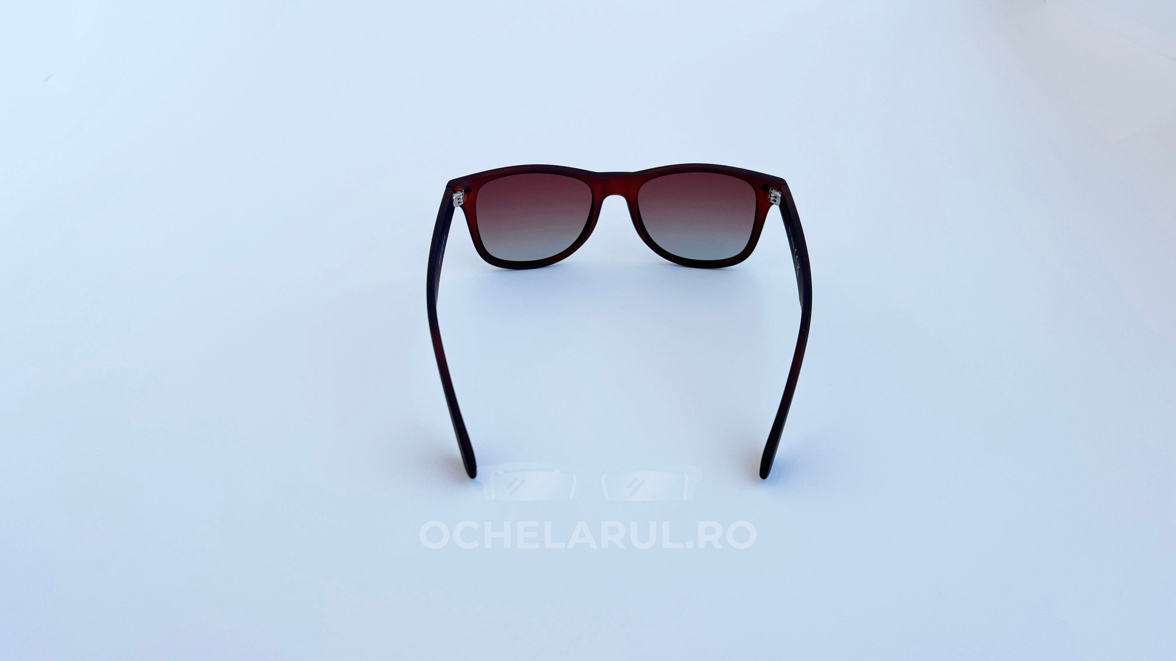Ochelari de soare Justin Polarizați cu rame maro și lentile maro degrade, model unisex pentru protecție solară eficientă.