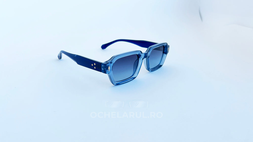 Ochelari de soare moderni rectangulari, rama albastra si lentile albastre, prezentare