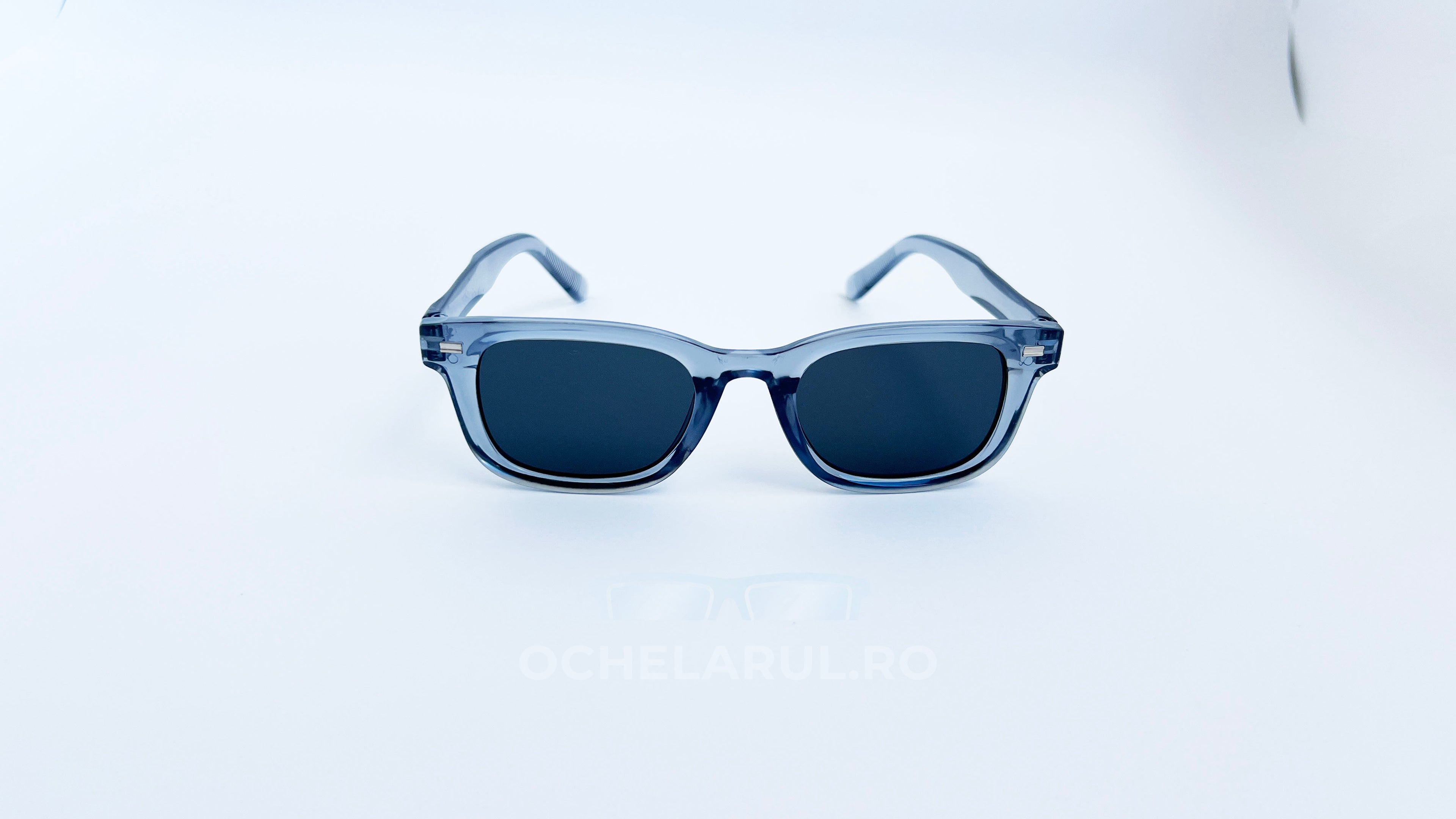 Ochelari de soare Moscot Klutz, rama gri transparenta si lentile negre, vedere fata