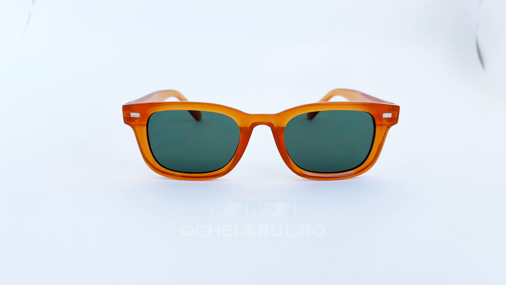 Ochelari de soare Moscot Klutz, rama portocalie si lentile verzi, vedere fata aproape