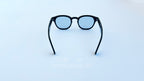 Ochelari Moscot Lemtosh Style cu rame negre și lentile albastre, design clasic pentru ochelari de soare bărbați.