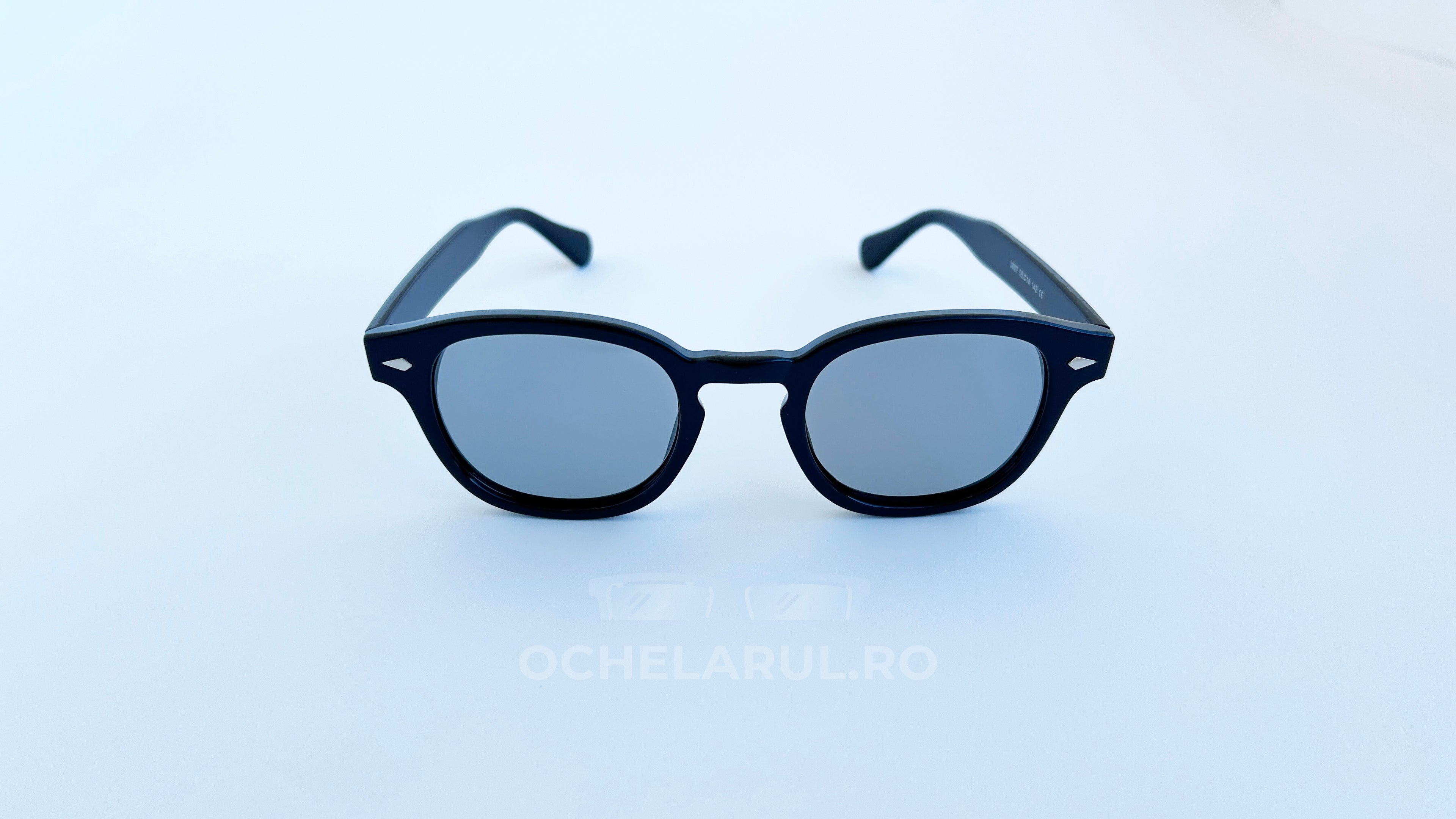 Ochelari Moscot Lemtosh Style - Polarizați Fotocromatici cu ramă neagră și lentile gri polarizate pentru protecție optimă.