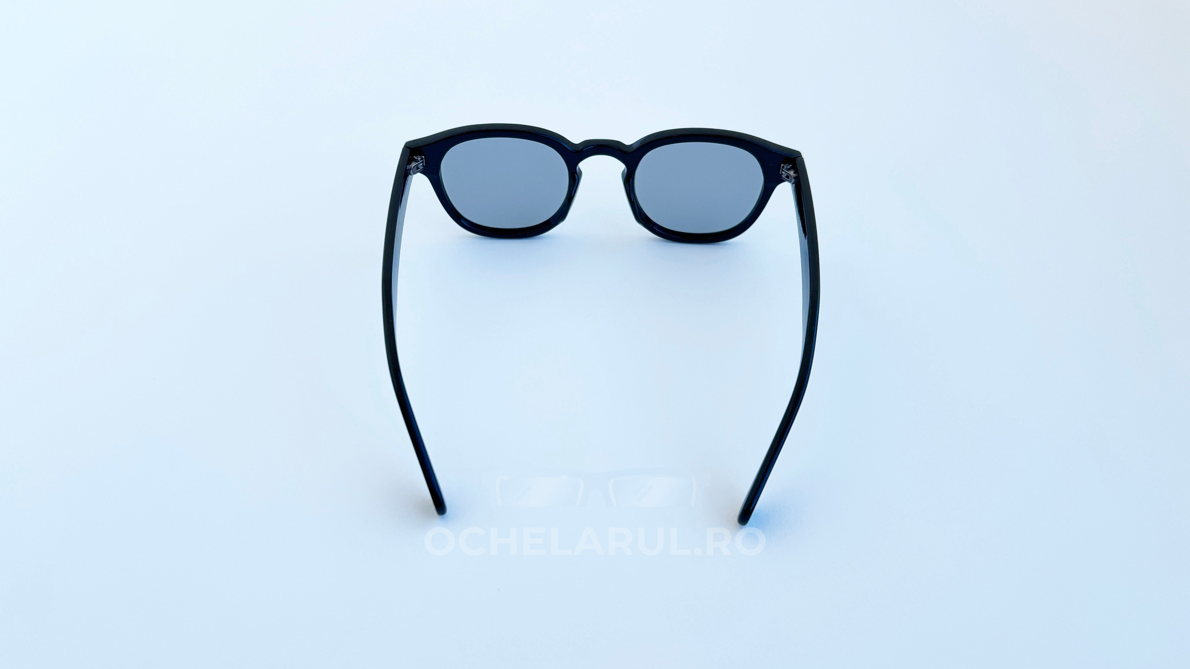 Ochelari Moscot Lemtosh Style - Polarizați Fotocromatici cu rame negre și lentile gri, eleganți pentru orice ținută.
