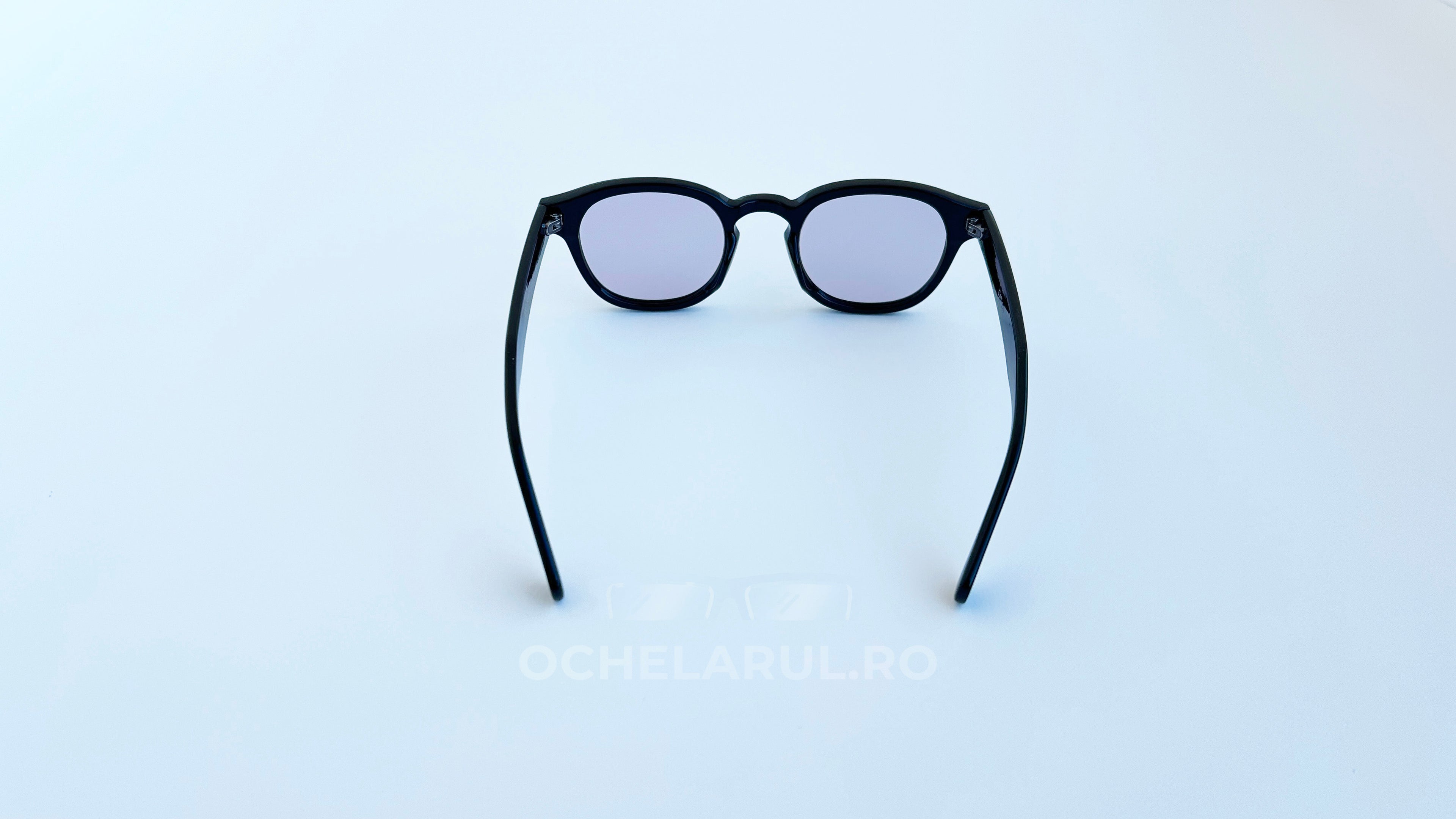Ochelari Moscot Lemtosh Style cu ramă neagră și lentile mov premium, ochelari de soare bărbați eleganți.