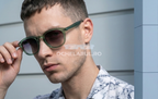 Ochelari de soare Moscot Lemtosh Style Premium - Rama verde-transparent - Lentile maro degrade - Model purtand ochelarii pe fata