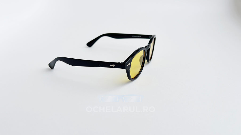 Ochelari de soare Moscot Lemtosh Style cu rame negre și lentile galbene, design unisex și modern.