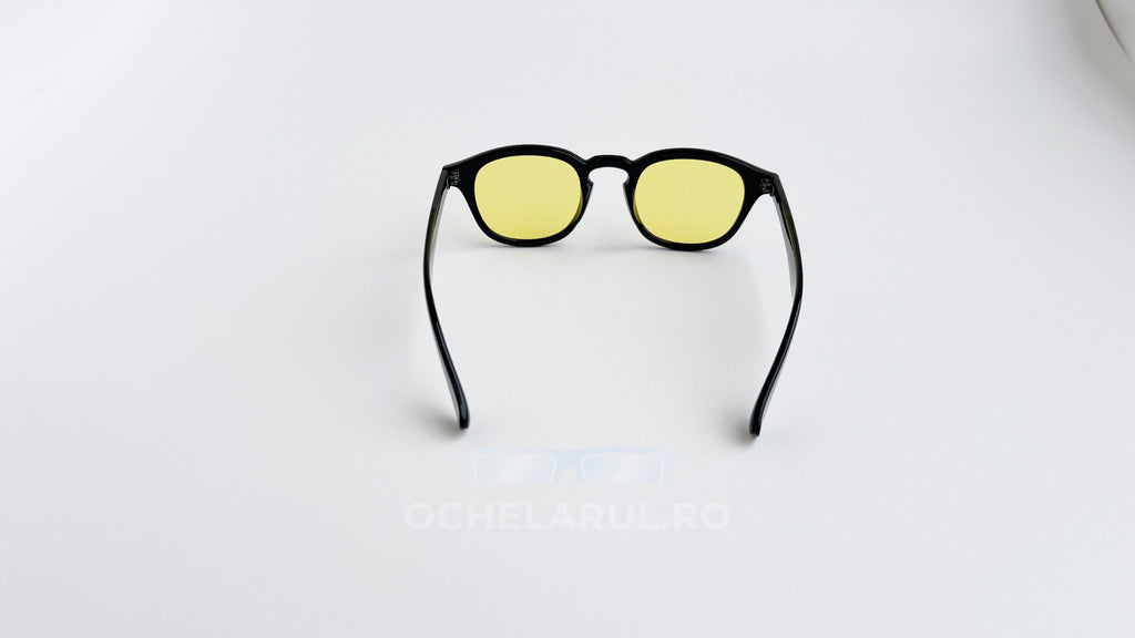 Ochelari de soare Moscot Lemtosh Style cu rame negre și lentile galbene, design elegant pentru bărbați.