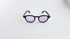 Ochelari de soare Moscot Lemtosh Style cu rame negre și lentile mov, un design modern și elegant pentru bărbați.