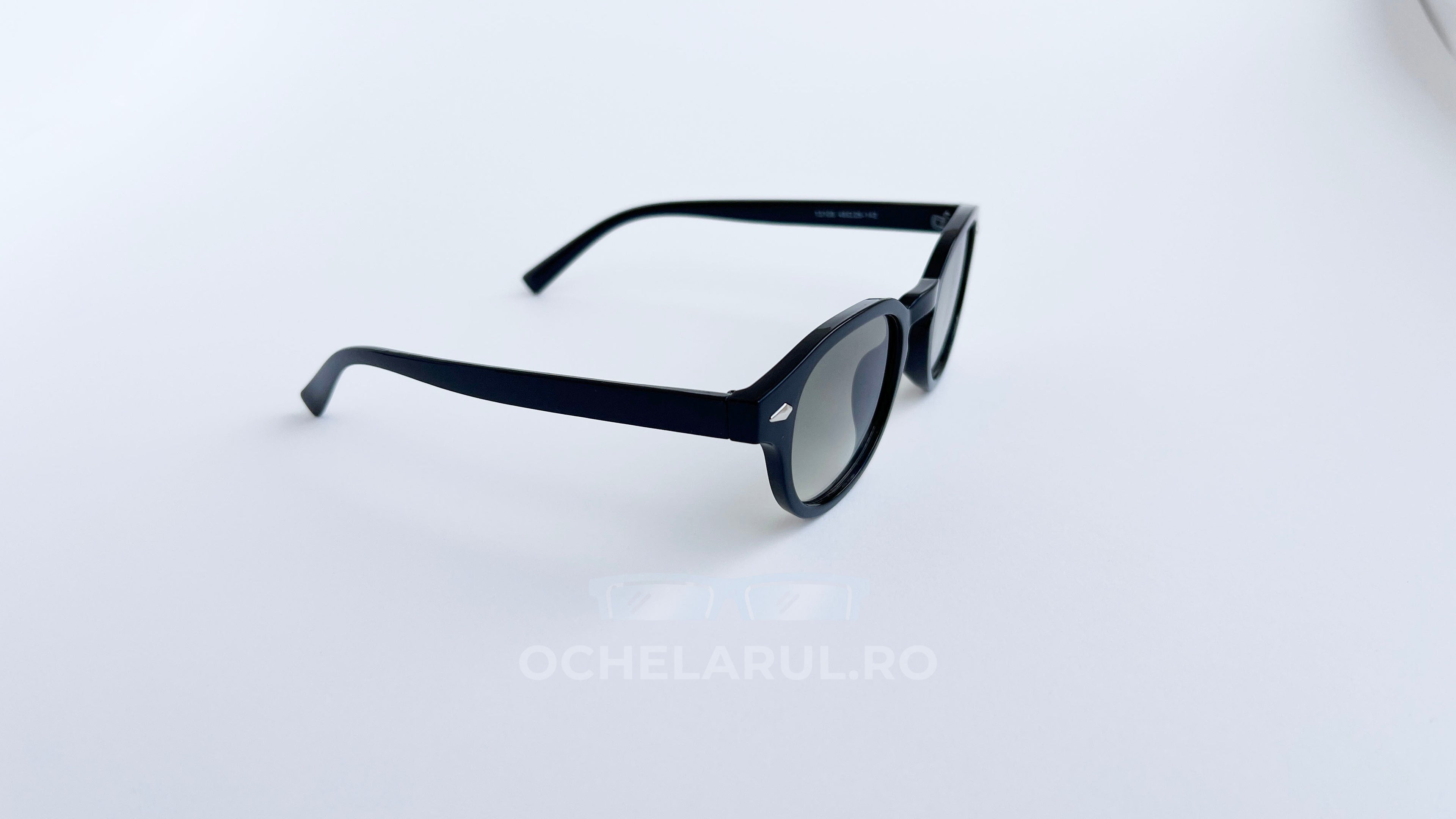 Ochelari de soare Moscot Lemtosh style, rama neagra si lentile verzi degrade, vedere laterala