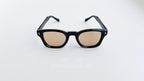 Ochelari de soare Pătrați Clasici cu ramă neagră lucioasă și lentile maro, design elegant pentru bărbați.
