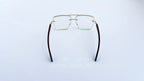 Ochelari Patrati Design Vintage cu ramă aurie și brațe maro, lentile transparente, stil elegant și clasic.