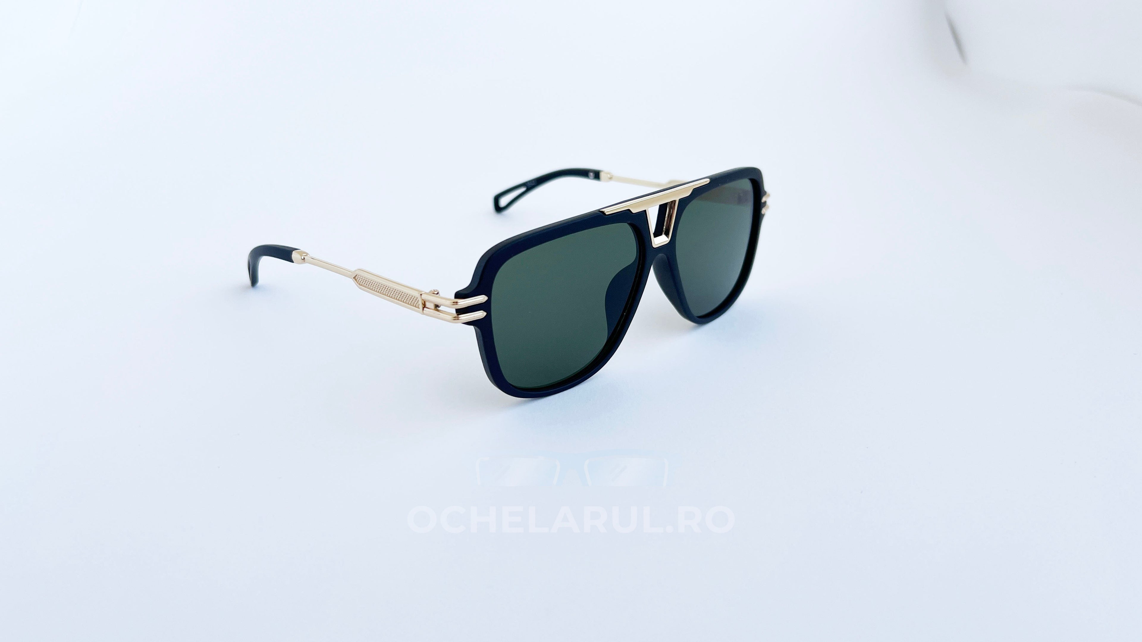 Ochelari de soare Pilot Style cu rame negre și aurii, lentile verzi, design elegant pentru bărbați, combinație modernă de stil și protecție UV.