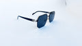 Ochelari de soare rectangulari semi-rim, rama argintie si lentile negre, prezentare