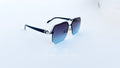 Ochelari de soare rectangulari semi-rim, rama argintie si lentile violet degrade, prezentare