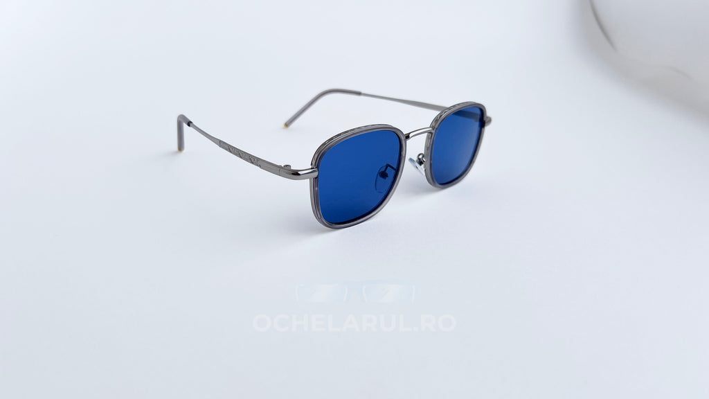Ochelari de soare retro patrati, rama argintie si lentile albastre, prezentare
