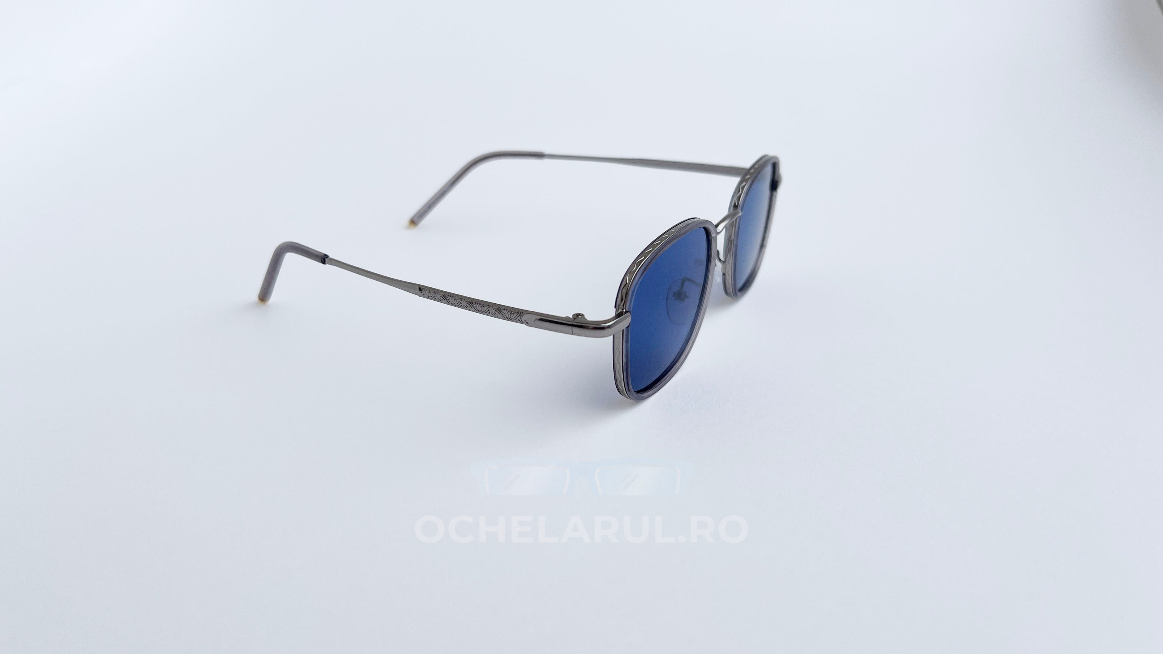 Ochelari de soare retro patrati, rama argintie si lentile albastre, vedere laterala