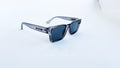 Ochelari de soare Retro Pătrați cu ramă gri transparentă și lentile negre, un accesoriu modern pentru protecție UV și stil masculin elegant.