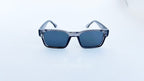 Ochelari de soare Retro Pătrați cu rame gri transparent și lentile negre, design modern pentru protecție solară și stil urban masculin.