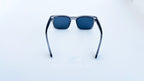 Ochelari de soare Retro Pătrați cu rame gri transparente și lentile negre, design modern și unisex, ideali pentru protecție solară și stil contemporan.