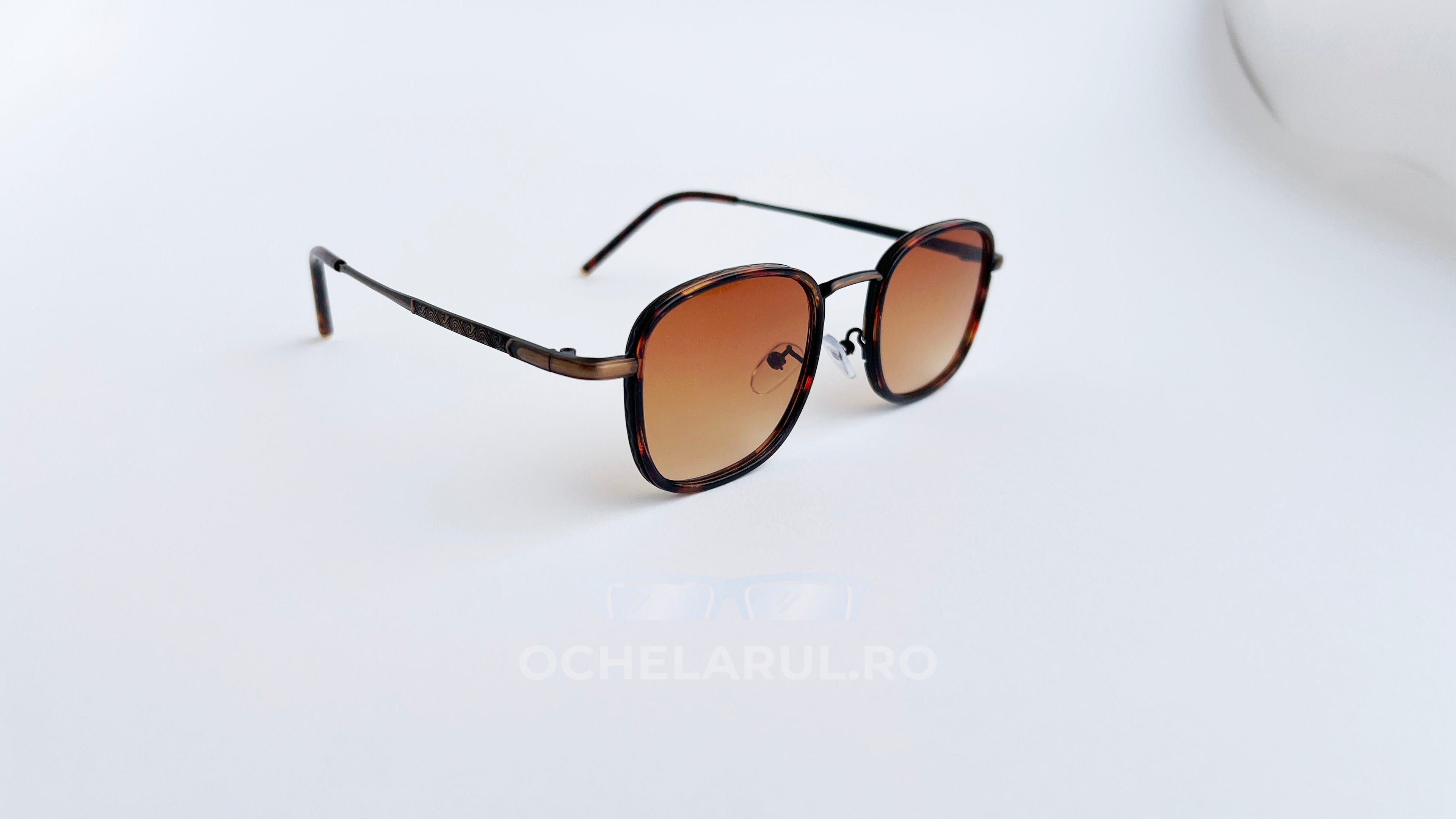 Ochelari de soare retro patrati, rama tortoise bronz si lentile maro degrade, prezentare