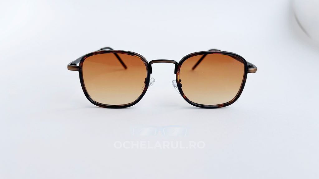Ochelari de soare retro patrati, rama tortoise bronz si lentile maro degrade, vedere fata aproape