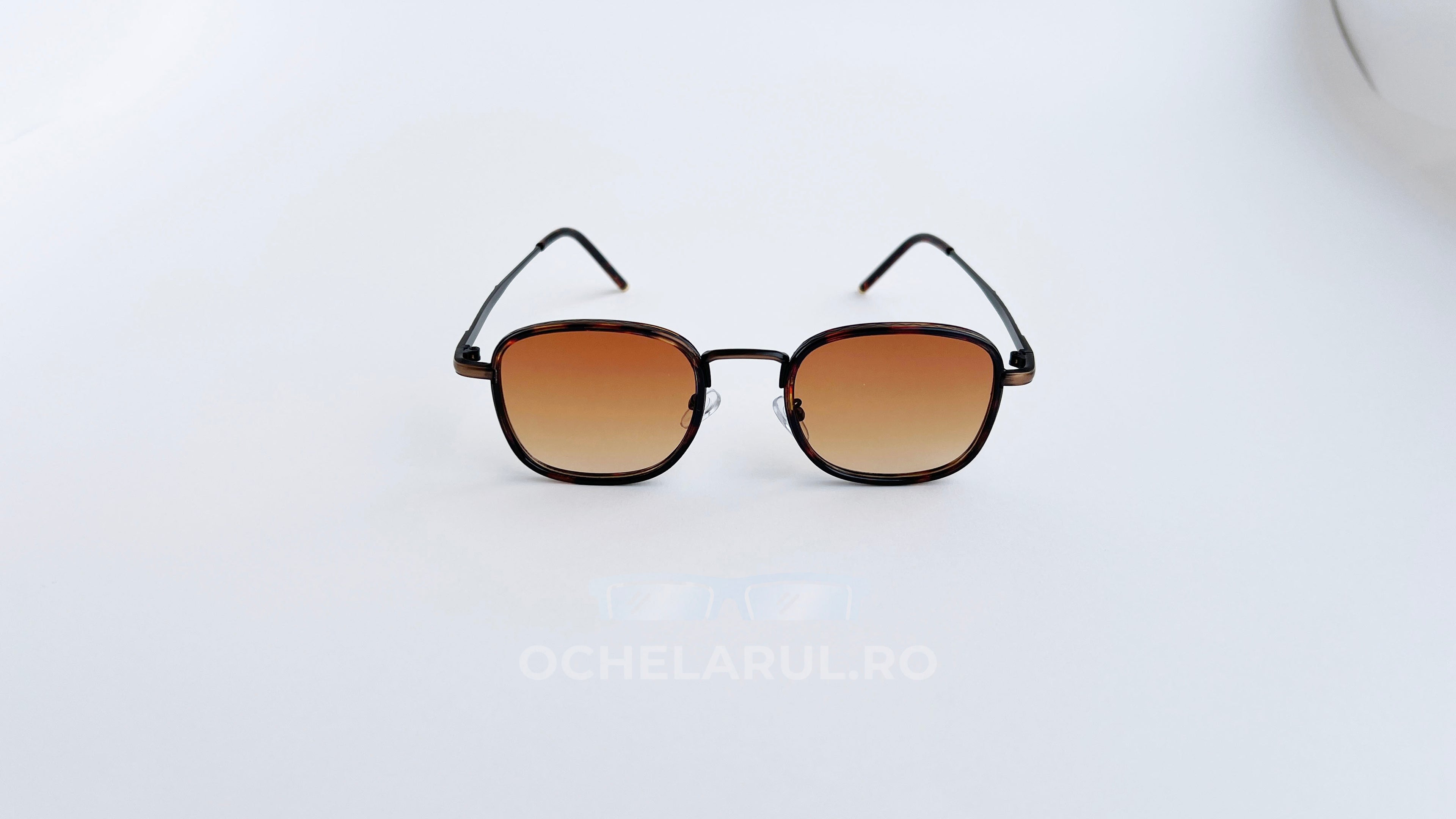 Ochelari de soare retro patrati, rama tortoise bronz si lentile maro degrade, vedere fata