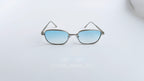 Ochelari de soare Retro Rectangulari cu rame argintii și lentile albastre degrade, design unisex.